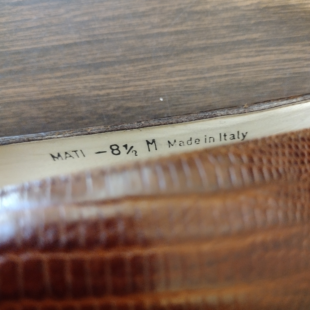 BALLY MATI 90'S Penny Brown Almond Toe Reptile Leather Pumps Size 8.5 M - Picture 8 of 8